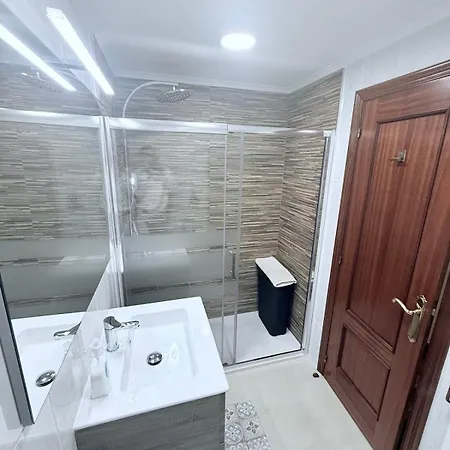 Apartment Con Piscina En *