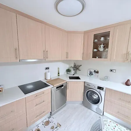 Con Piscina En 아파트 *