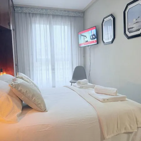 Con Piscina En 아파트 *