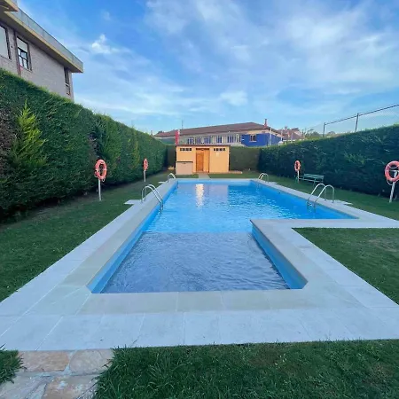 Con Piscina En *