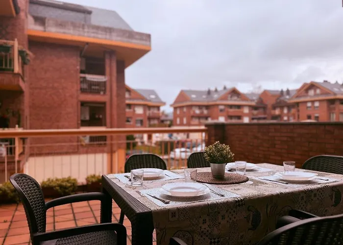 Apartment Con Piscina En *